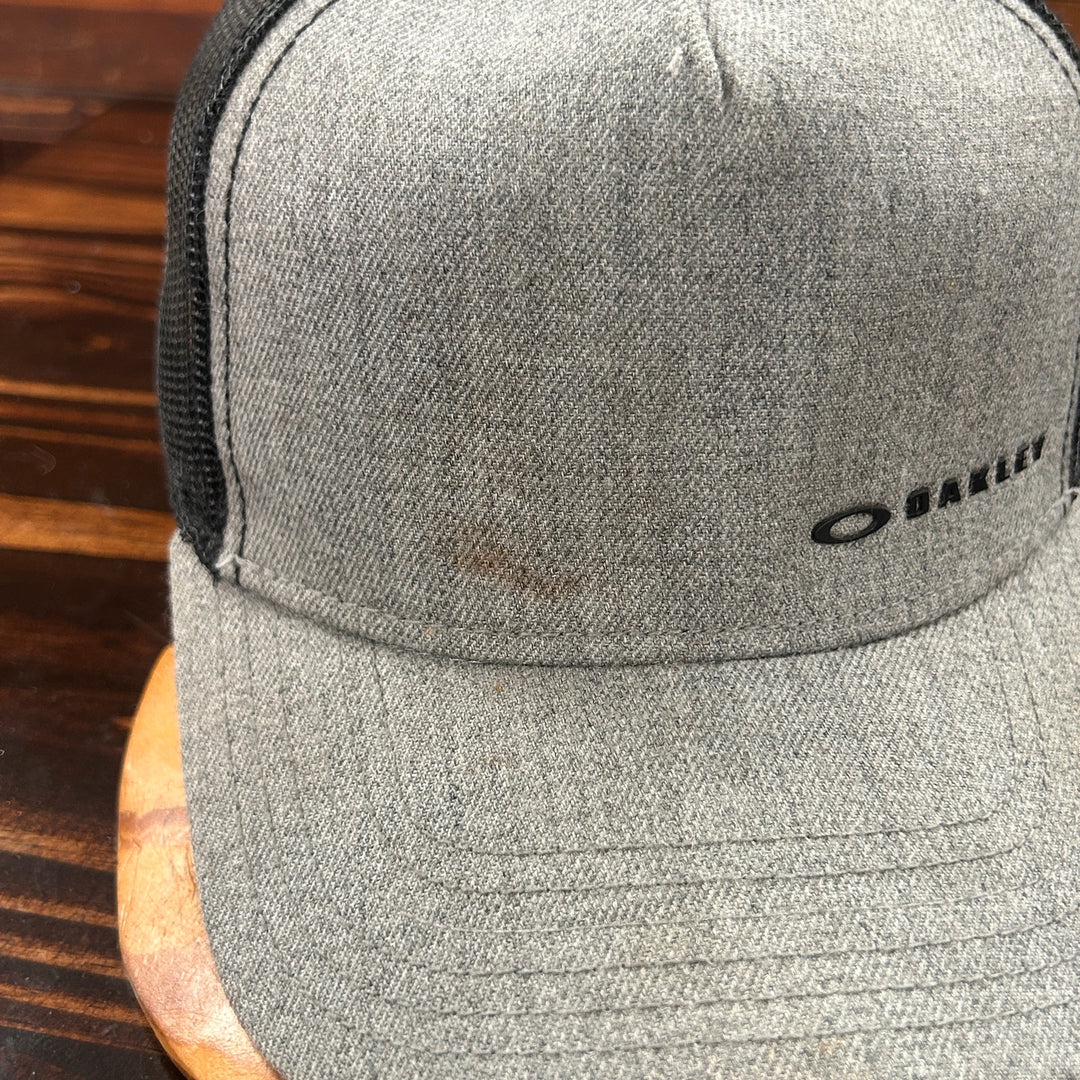 Oakley Snapback Trucker Hat