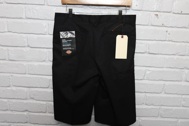 2000s YOUTH dickies black shorts size 33/12.5