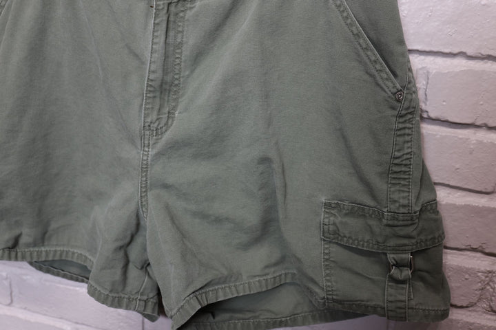 2000s lee riveted green shorts size 40/4.5