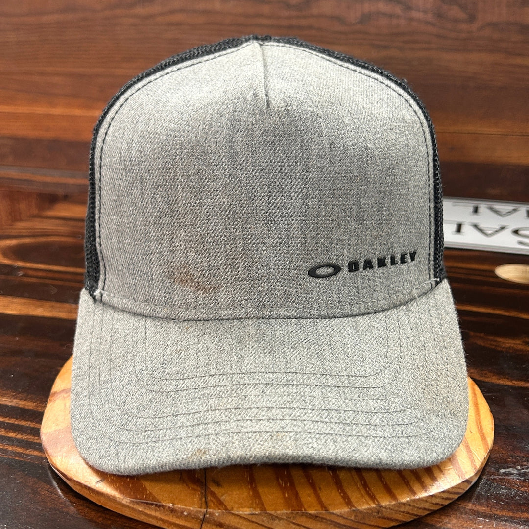 Oakley Snapback Trucker Hat