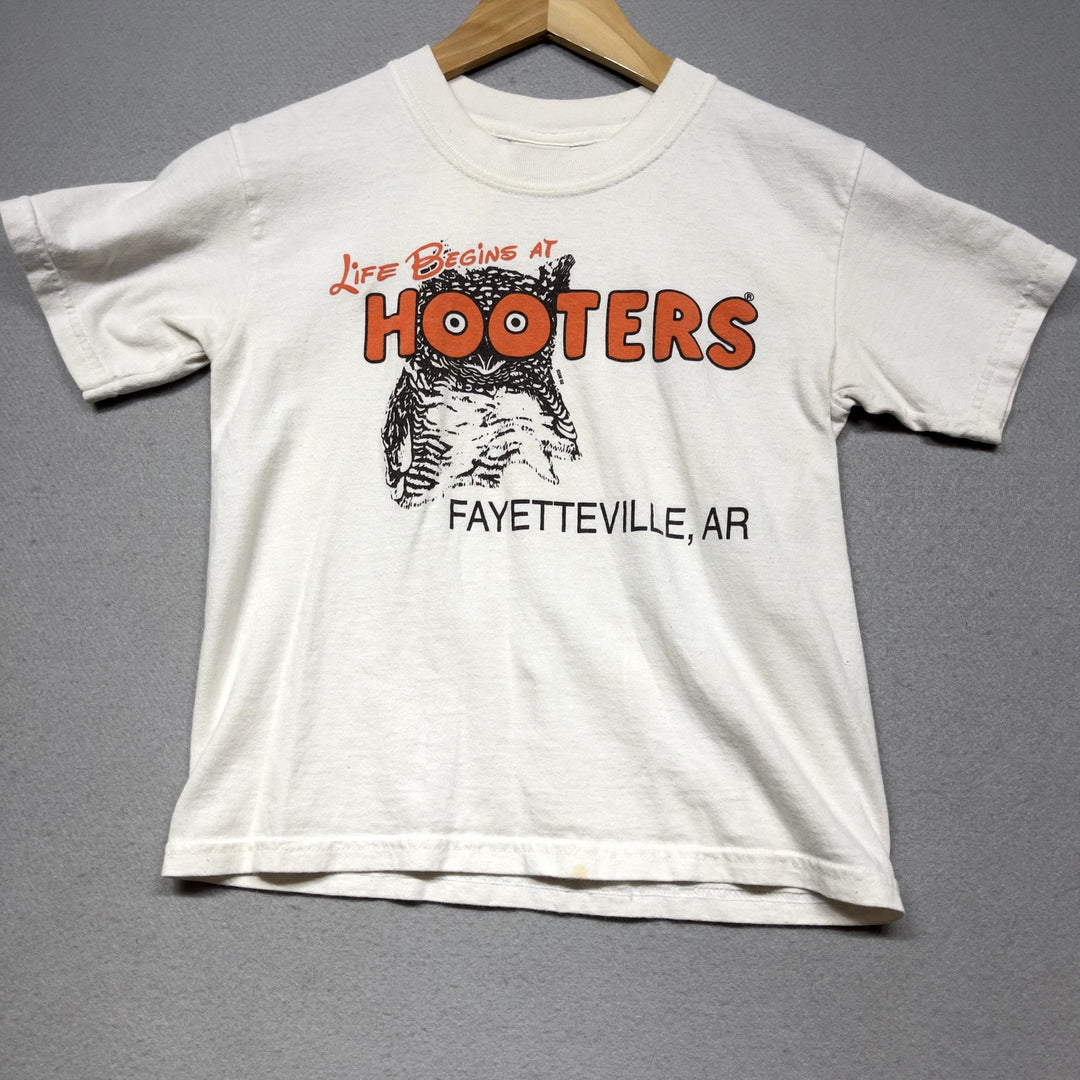 Vintage Hooters Fayetteville Arkansas T Shirt Size Small
