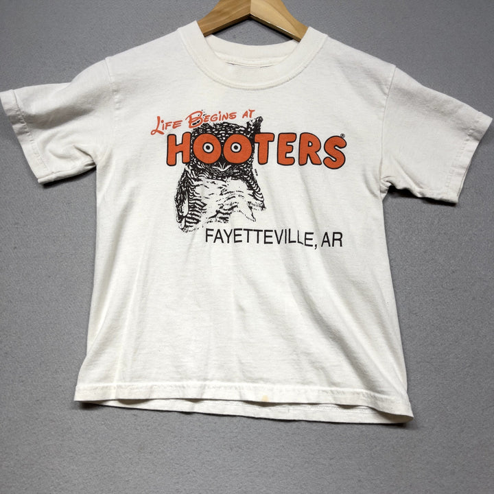 Vintage Hooters Fayetteville Arkansas T Shirt Size Small