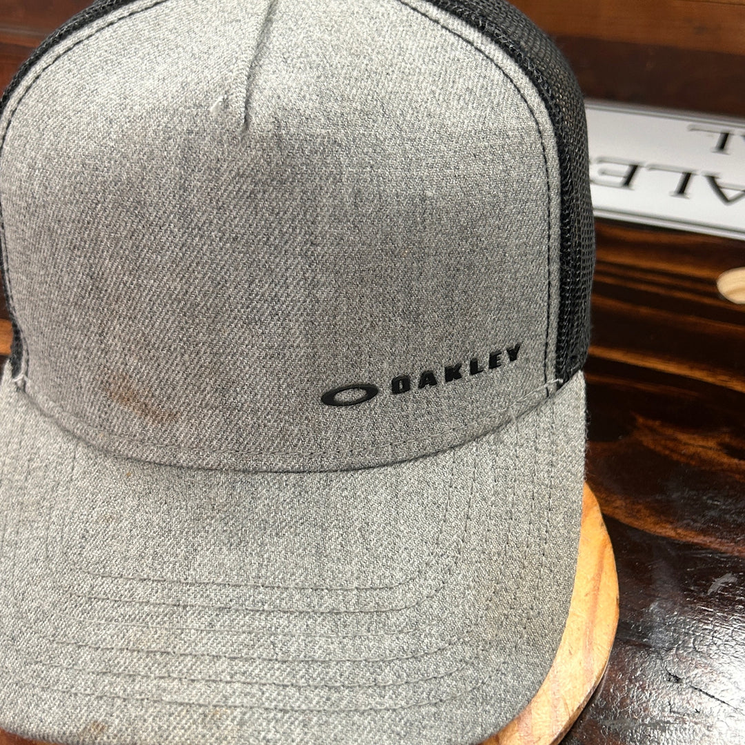 Oakley Snapback Trucker Hat