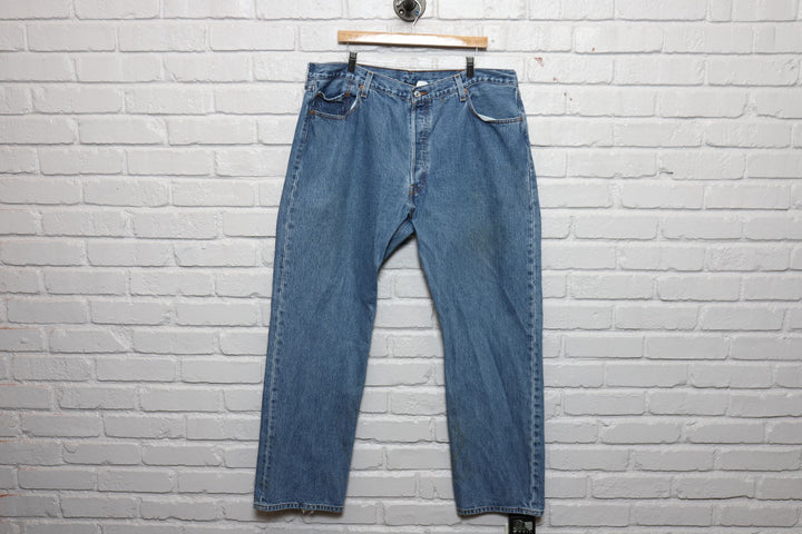 90s levis 501 medium wash jeans size 42/33.5