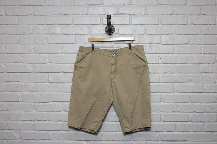 2000s levis silvertab khaki shorts size 40/14