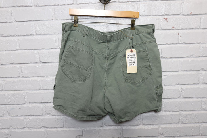 2000s lee riveted green shorts size 40/4.5