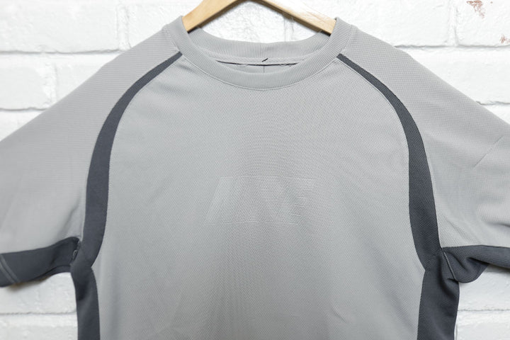 Nike Embossed Logo Vintage Jersey T Shirt 2000s XL