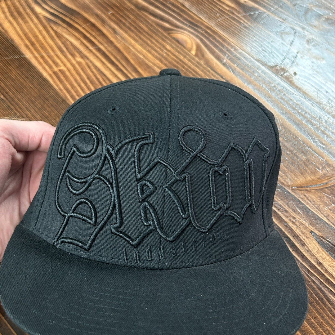 VTG Skin Industries Embroidered Flexfit S-M Black Graphic Trucker Hat Y2K