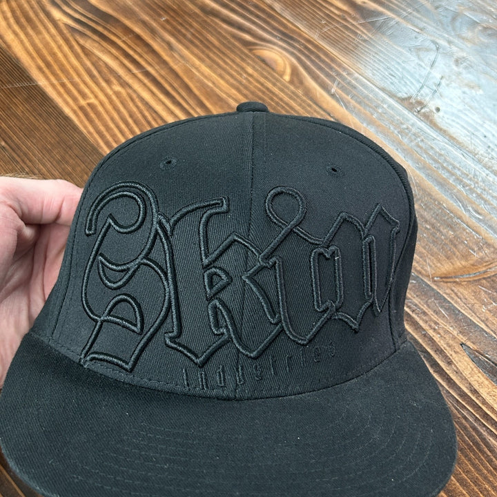 VTG Skin Industries Embroidered Flexfit S-M Black Graphic Trucker Hat Y2K
