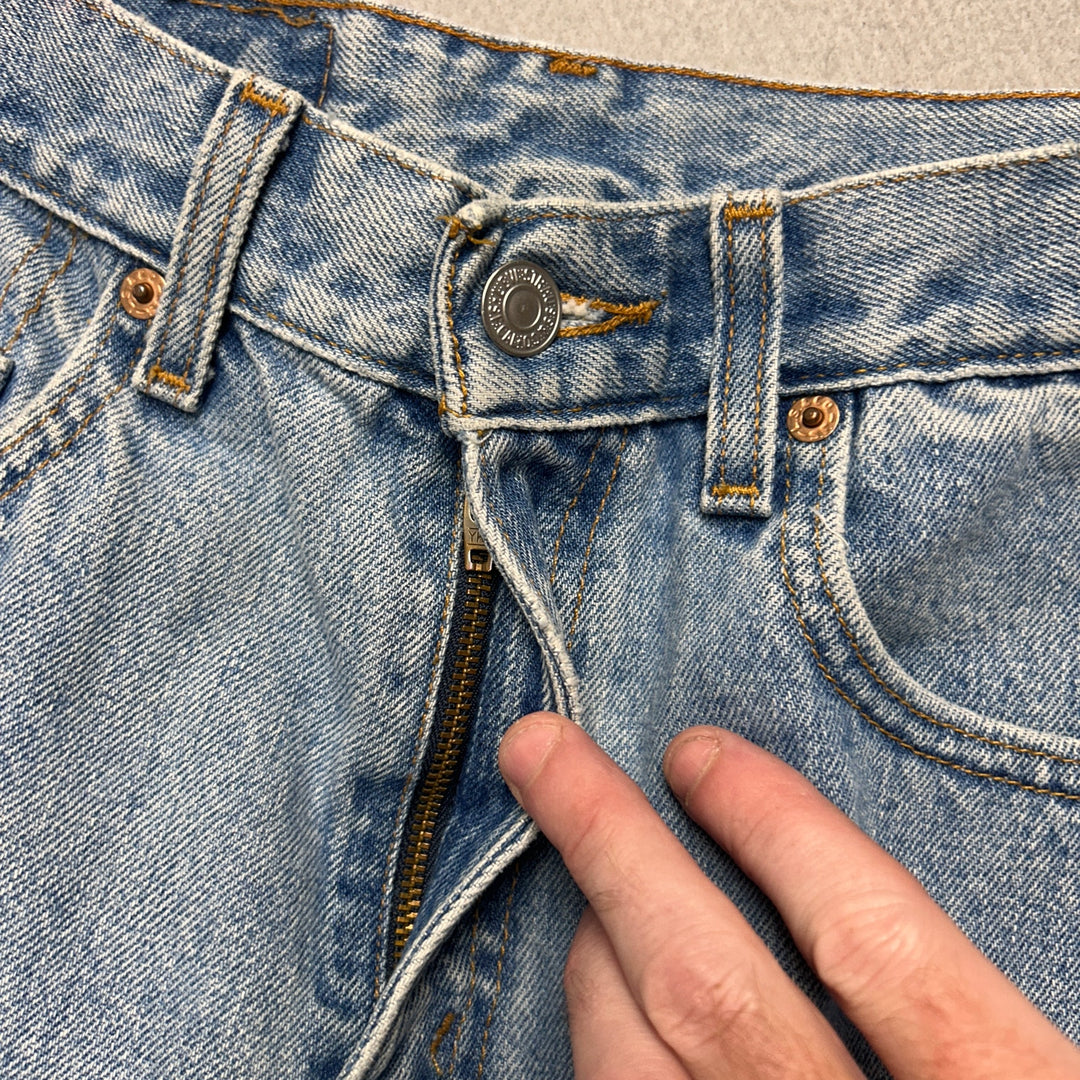 Vintage Levi's 550 Light Wash Jeans Size 28x32