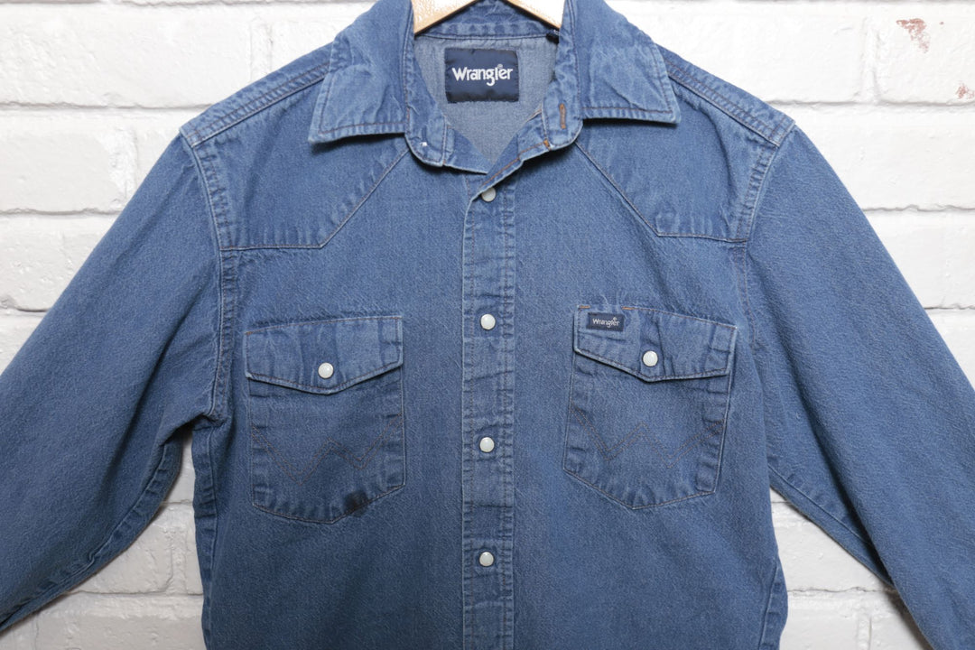 2000s Vintage Wrangler Denim Pearl Snap Button Down Shirt Size Small