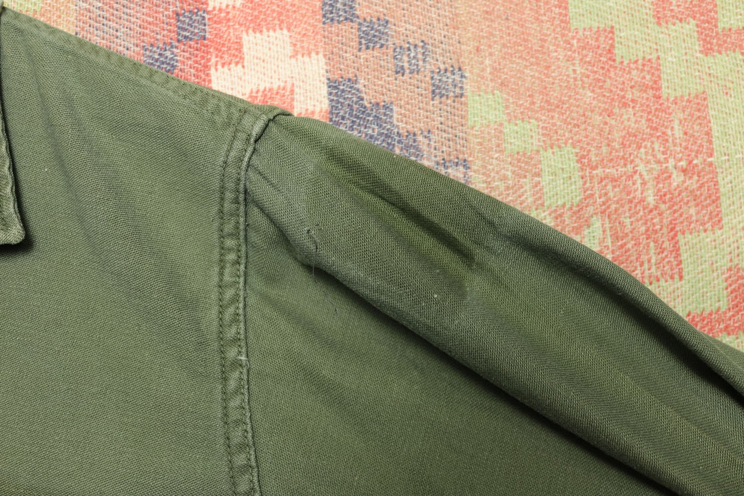 US Military Vintage Field Shirt Medium 60s