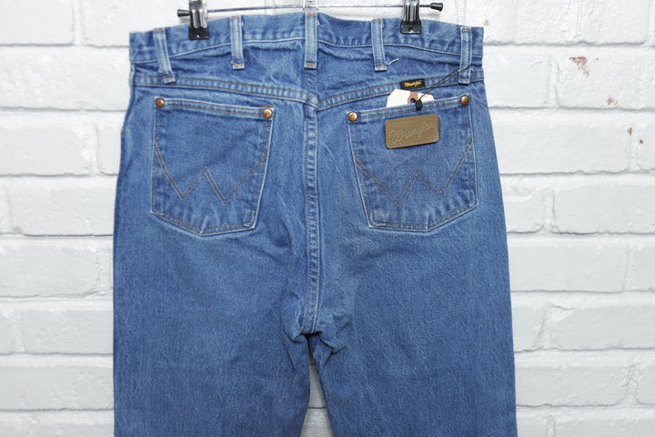 Wrangler 13MWZ Vintage Medium Wash Jeans 2000s 32/31