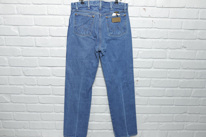 Wrangler 13MWZ Vintage Medium Wash Jeans 2000s 32/31