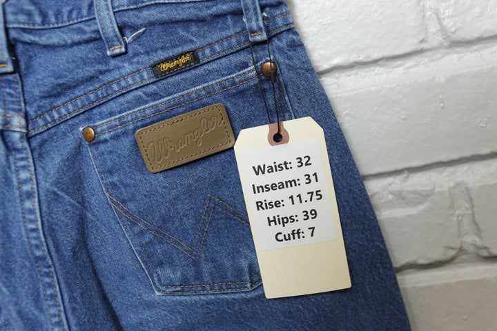 Wrangler 13MWZ Vintage Medium Wash Jeans 2000s 32/31