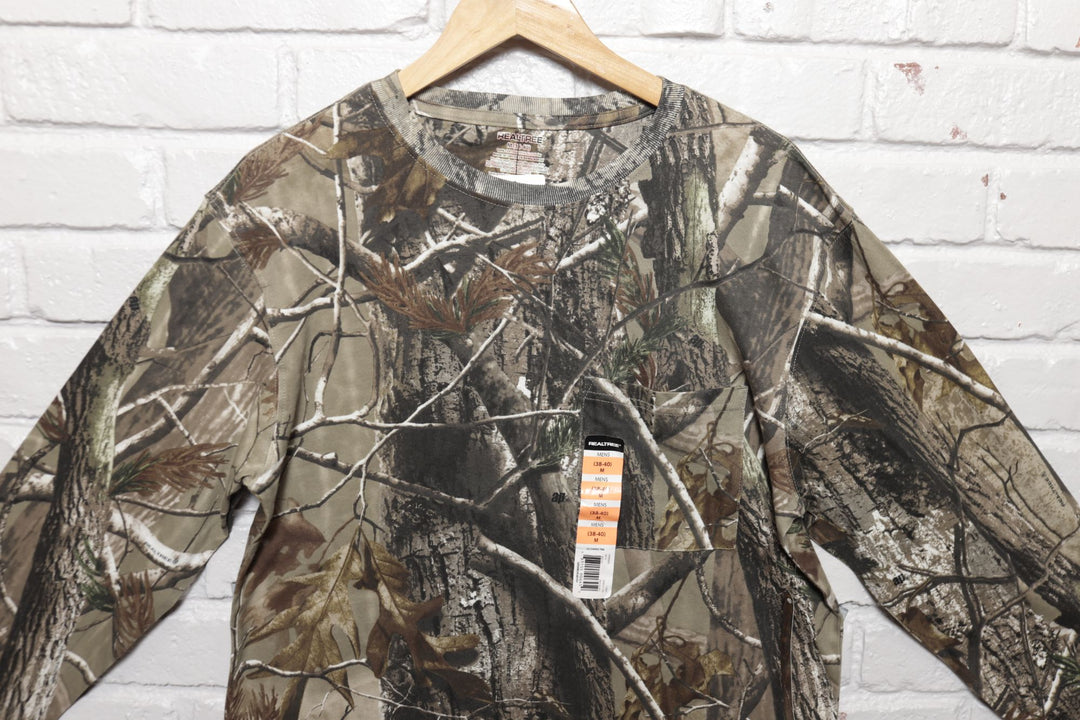 Realtree AP Camo Long Sleeve Deadstock T Shirt Size Medium