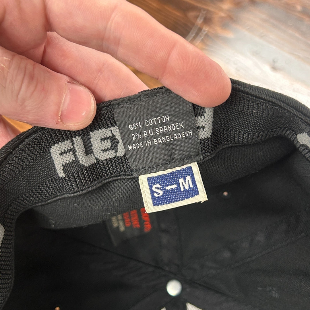 VTG Skin Industries Embroidered Flexfit S-M Black Graphic Trucker Hat Y2K