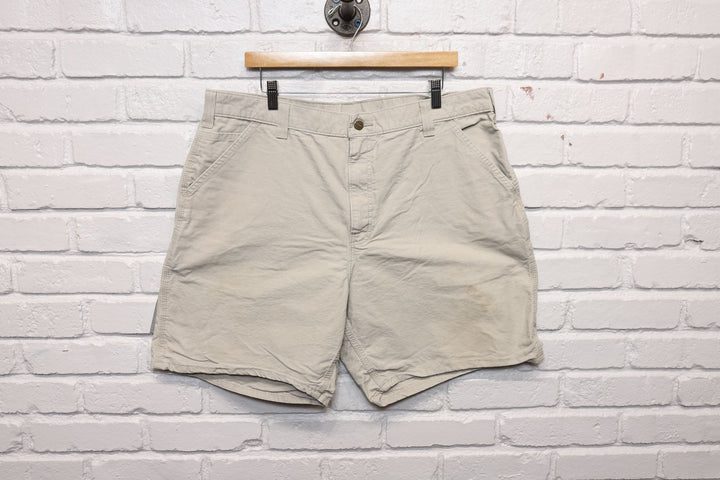 2000s Vintage carhartt khaki work Shorts Size 40/32