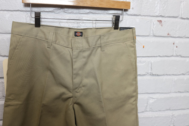 2000s YOUTH dickies khaki shorts size 33/7.25