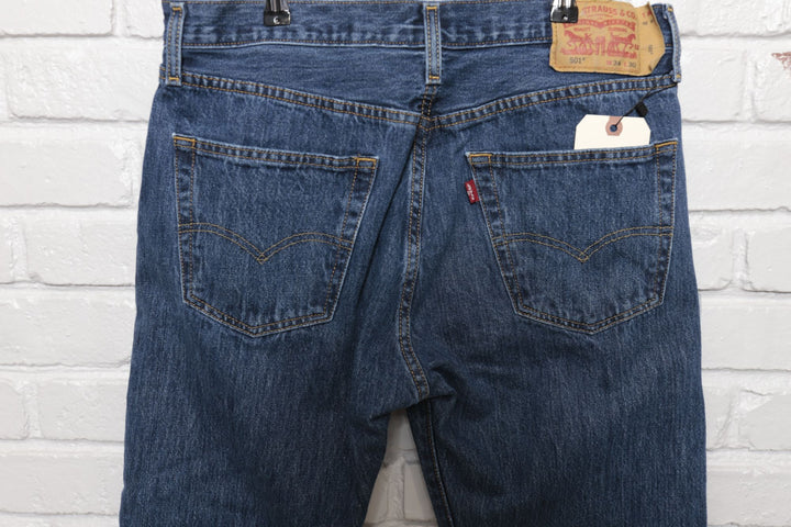 2000s Vintage Levi's 501 Medium Wash  Jeans Size 38/30