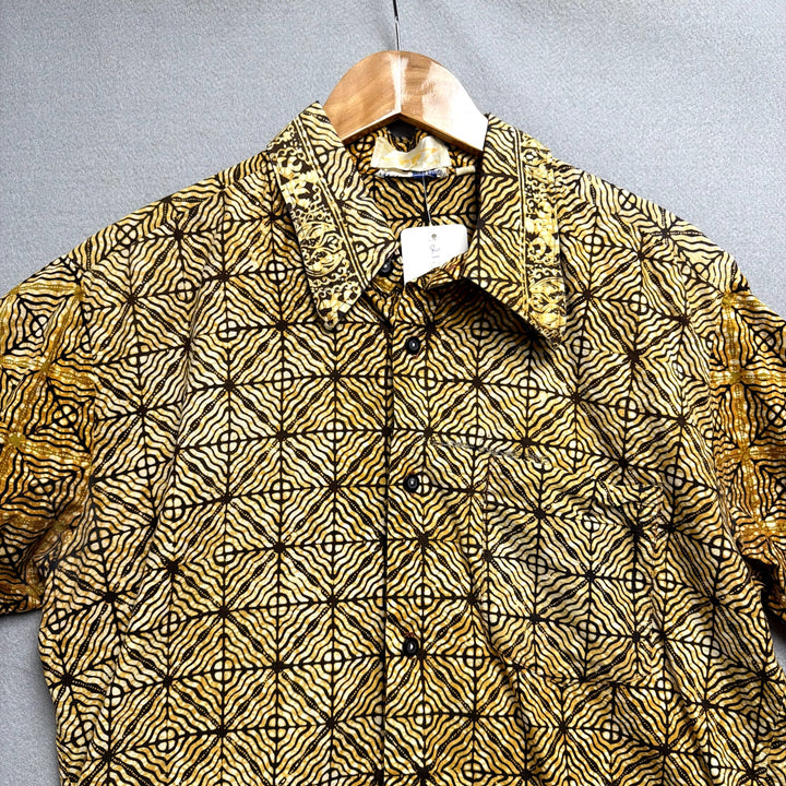Vintage 1970s Java Batik Button Down Shirt Size Medium