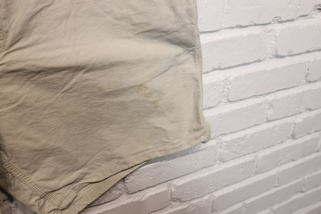 2000s Vintage carhartt khaki work Shorts Size 40/32