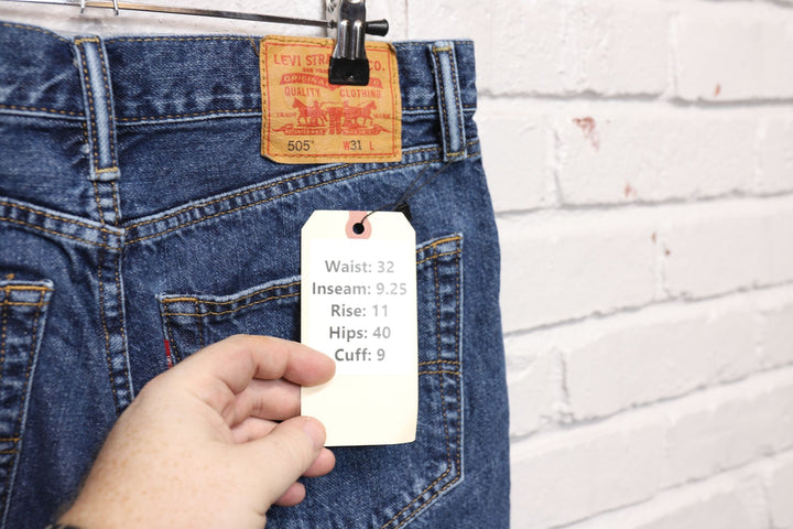 2000s Vintage Levi's 505 Denim Shorts Size 32