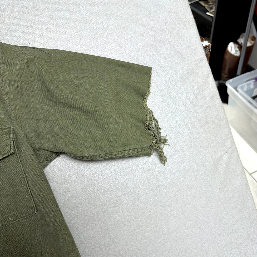 Vintage US Army 1972 OG 107  Button Down Shirt Size Large
