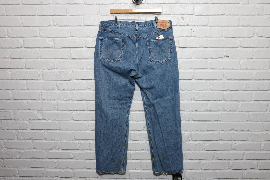 90s levis 501 medium wash jeans size 42/33.5